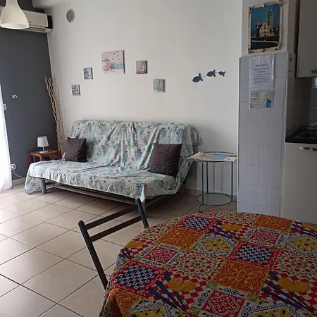 Guest house Travel And Living 3*
