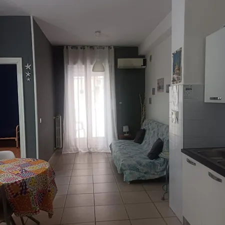 Travel And Living Guest house Trani