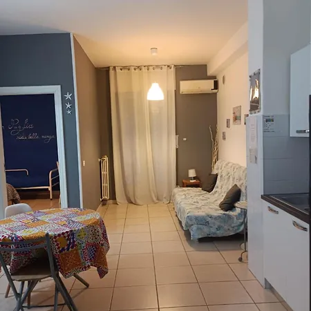 Travel And Living Guest house 3*